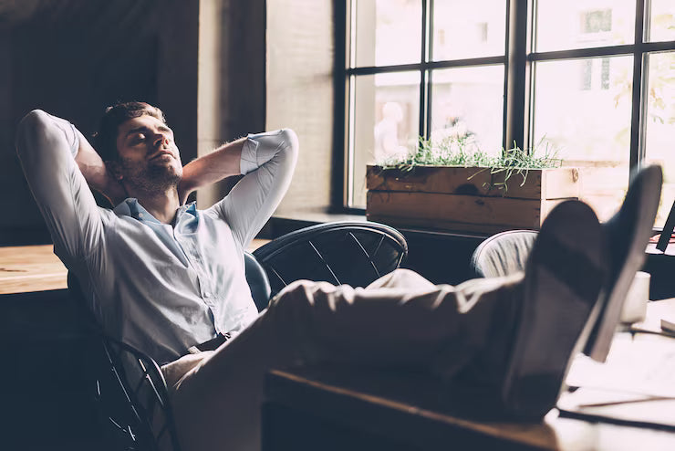 Personne en phase de repos après un effort dans un environnement calme
