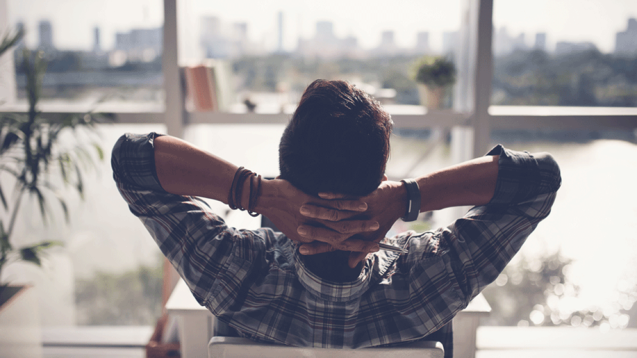 Personne prenant une courte pause dans un environnement calme